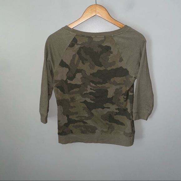 New York and company camo 3/4 sleeve top - Picture 4 of 4